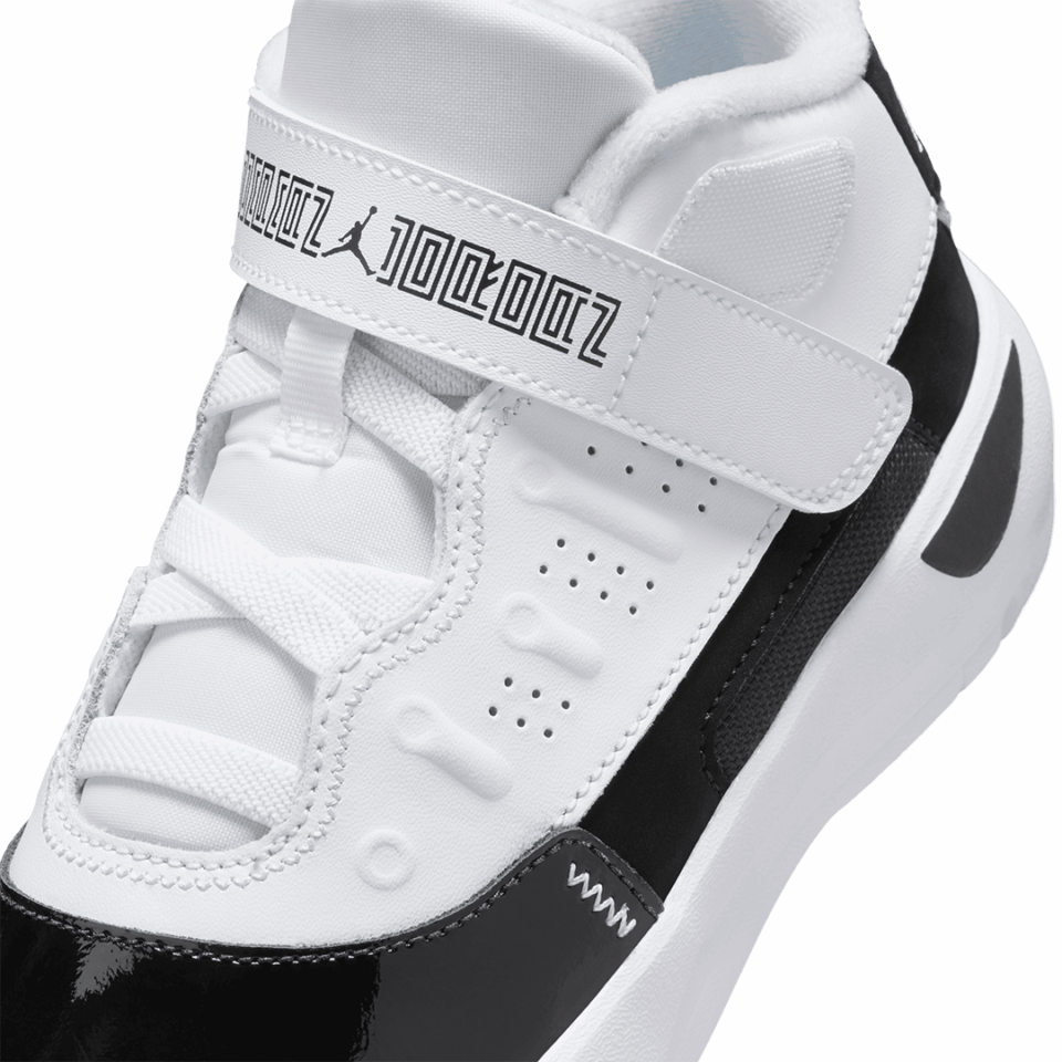 PS Jordan Max Aura 7 - 'White/Black'