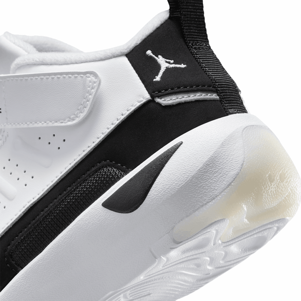 PS Jordan Max Aura 7 - 'White/Black'