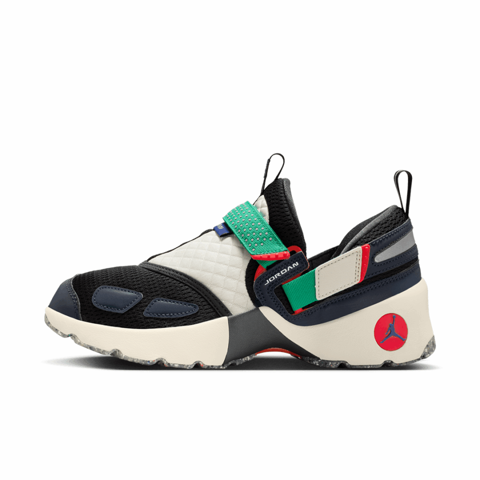WMNS Air Jordan Trunner LX - 'Black/White/Coconut Milk'