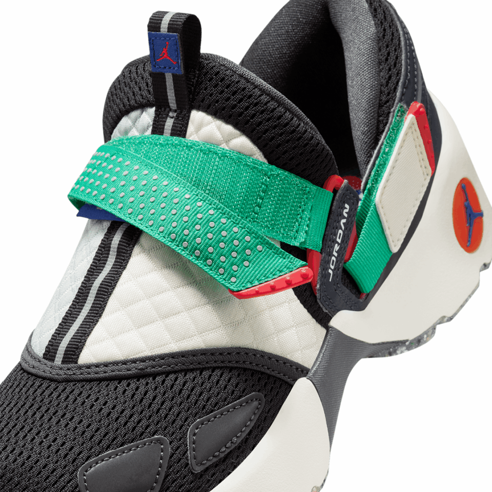 WMNS Air Jordan Trunner LX - 'Black/White/Coconut Milk'