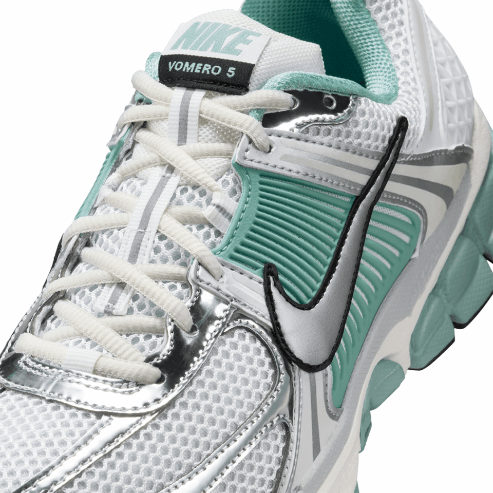 WMNS Nike Zoom Vomero 5 - 'Summit White/Metallic Silver'