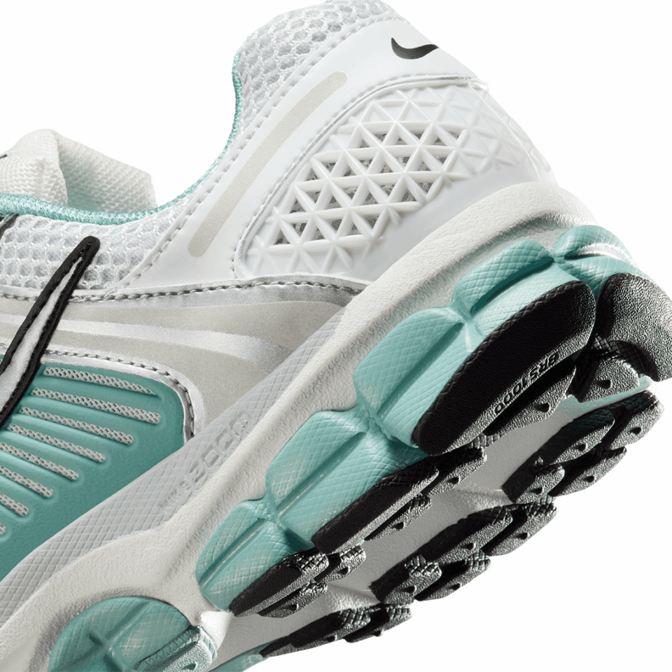 WMNS Nike Zoom Vomero 5 - 'Summit White/Metallic Silver'