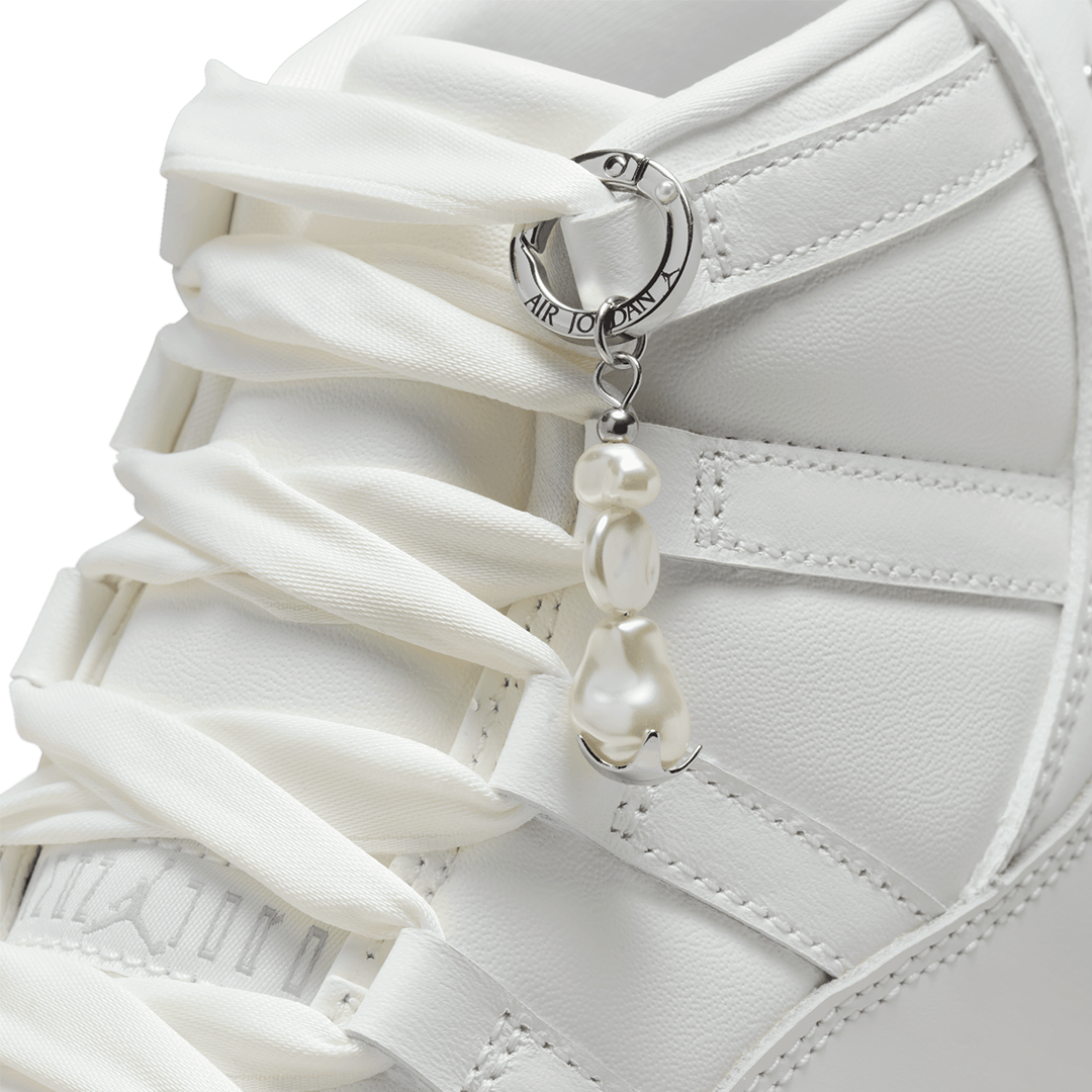 WMNS Air Jordan 11 - 'Sail/Pearl Grey-White-Metallic Silver'