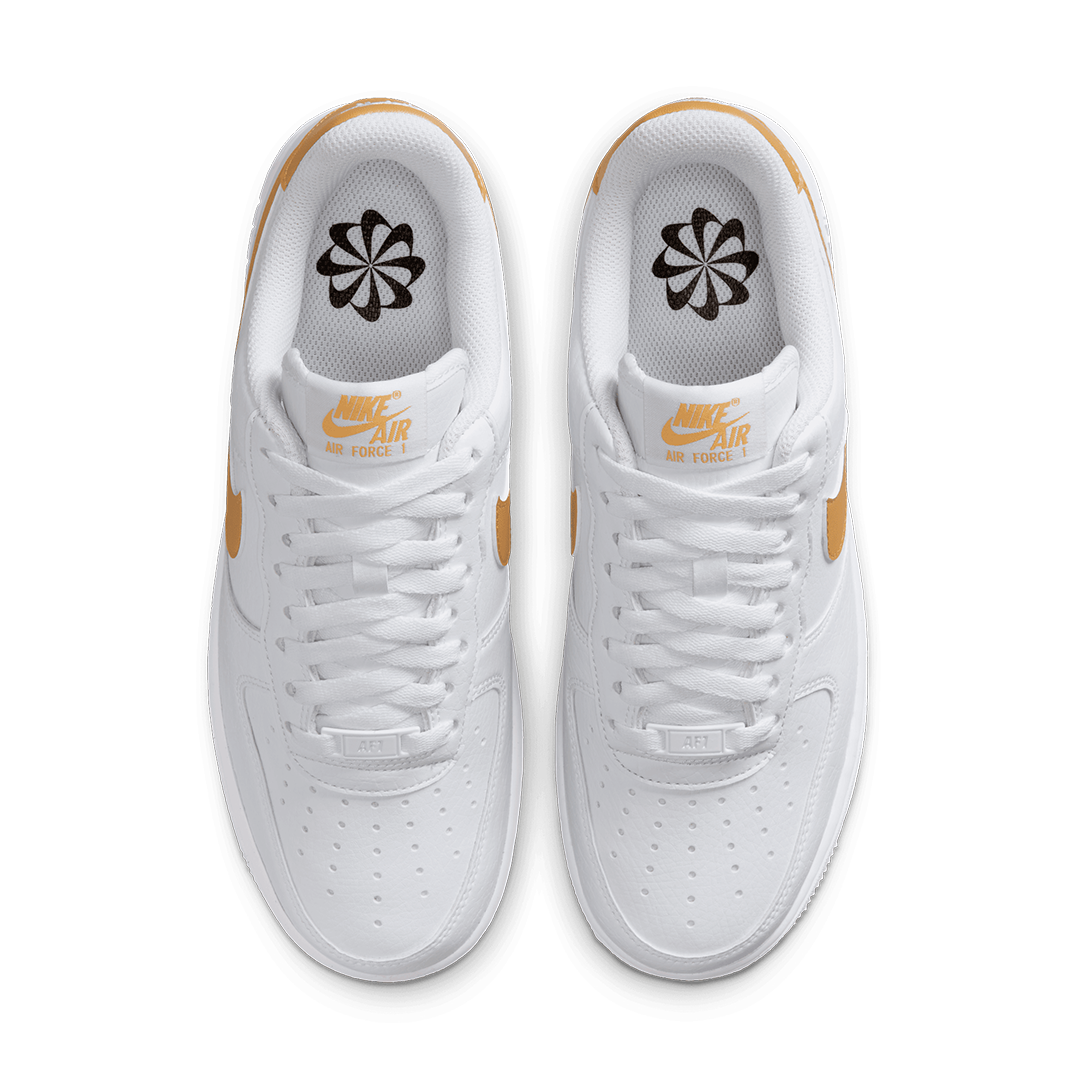 美品Nike Air Force 1 US 9 ホワイト/ブラック/ゴールド Nike Air Force 1 '07 LV8 'Metallic Swoosh Pack - White